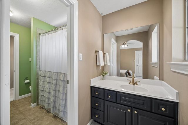 15410 Stone Gables Lane, Houston, TX 77044