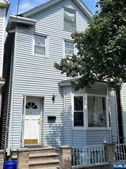 105 Grant Avenue, Harrison, NJ 07029