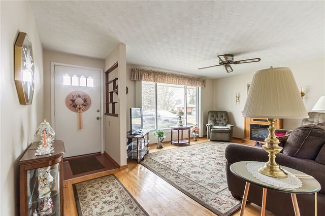 142 Frandee Lane, Greece, NY 14626