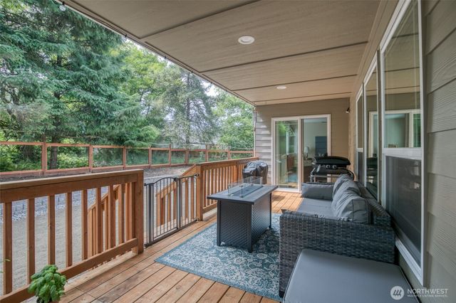 789 Island Circle SE, Ocean Shores, WA 98569