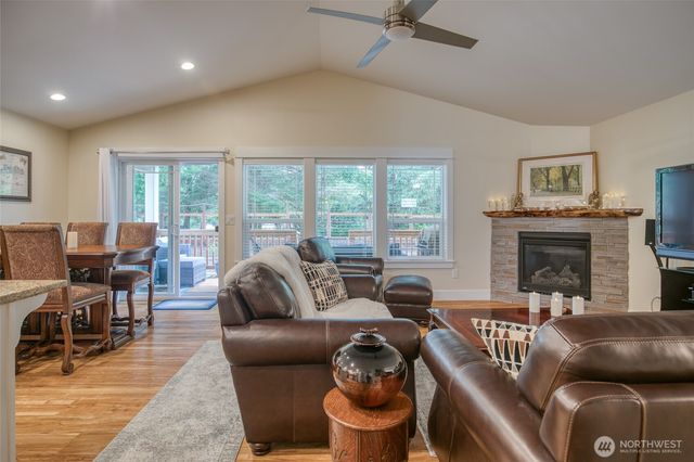 789 Island Circle SE, Ocean Shores, WA 98569