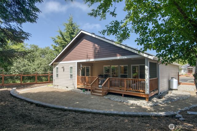 789 Island Circle SE, Ocean Shores, WA 98569