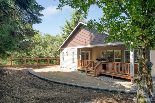 789 Island Circle SE, Ocean Shores, WA 98569