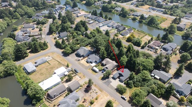 789 Island Circle SE, Ocean Shores, WA 98569