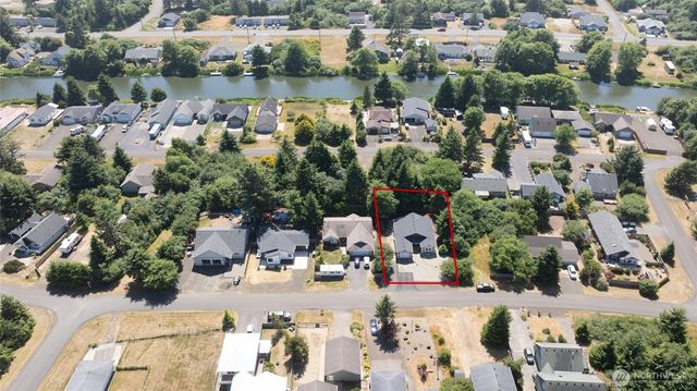 789 Island Circle SE, Ocean Shores, WA 98569
