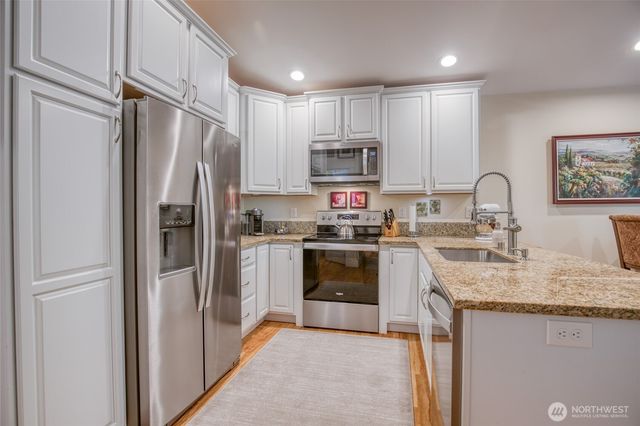 789 Island Circle SE, Ocean Shores, WA 98569