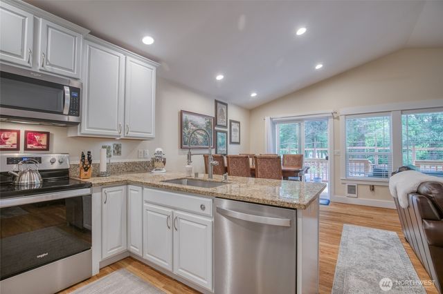 789 Island Circle SE, Ocean Shores, WA 98569