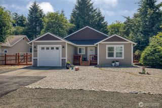 789 Island Circle SE, Ocean Shores, WA 98569