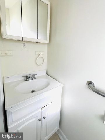 4901 FITCH PL NE, Washington, DC 20019