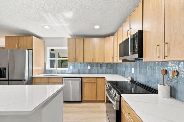 2470 IVAN COURT, Orlando, FL 32807