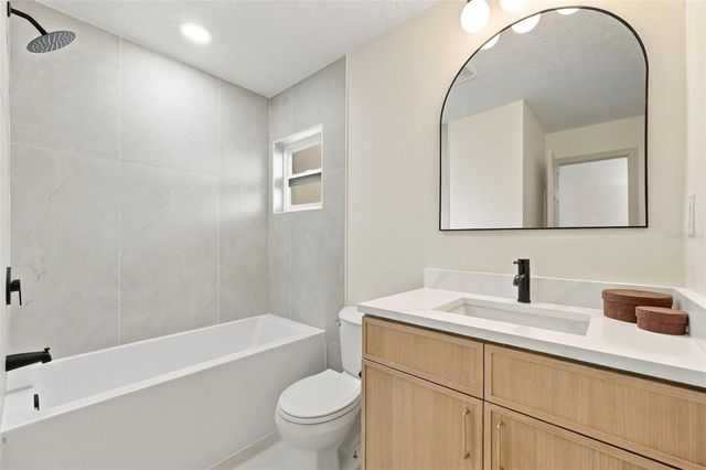 2470 IVAN COURT, Orlando, FL 32807