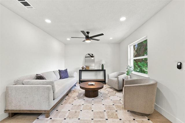 2470 IVAN COURT, Orlando, FL 32807