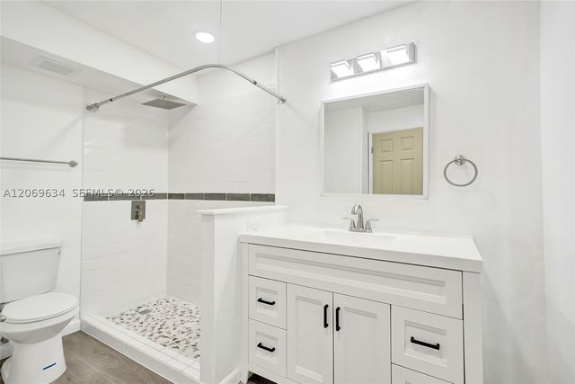 2025 NE 164th St 710, North Miami Beach, FL 33162