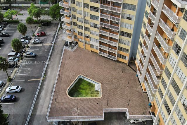 2025 NE 164th St 710, North Miami Beach, FL 33162