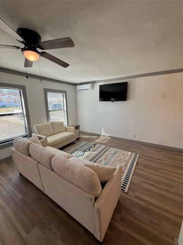 1114 W Mesquite Street, Coleman, TX 76834