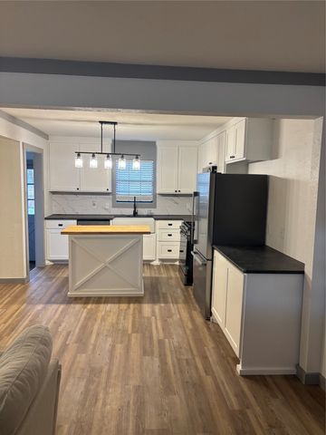 1114 W Mesquite Street, Coleman, TX 76834