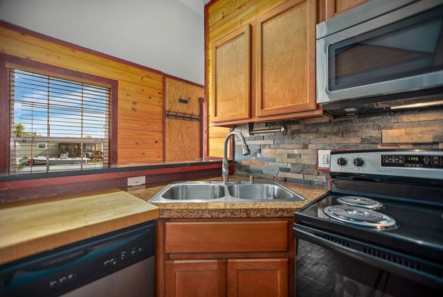 1101 W Houston Avenue, Seadrift, TX 77983