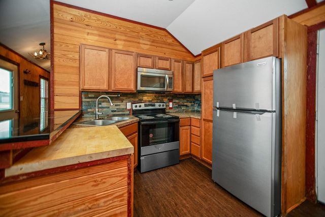 1101 W Houston Avenue, Seadrift, TX 77983