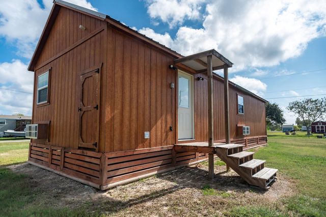 1101 W Houston Avenue, Seadrift, TX 77983