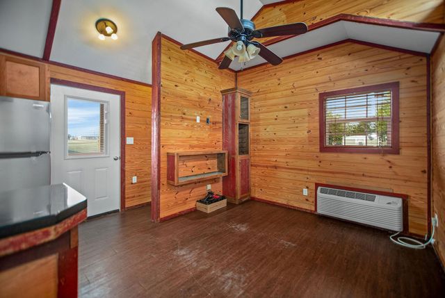 1101 W Houston Avenue, Seadrift, TX 77983