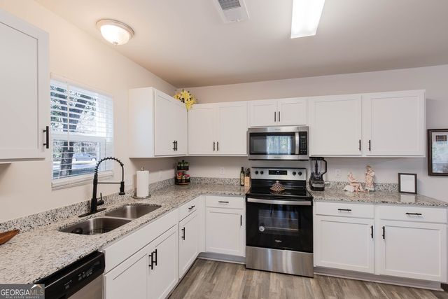 137 Sunrise Circle, Midway, GA 31320