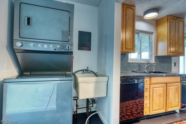 396 Skyview Road, Cleveland, OH 44109
