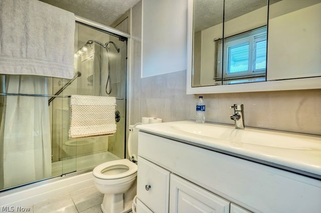 396 Skyview Road, Cleveland, OH 44109