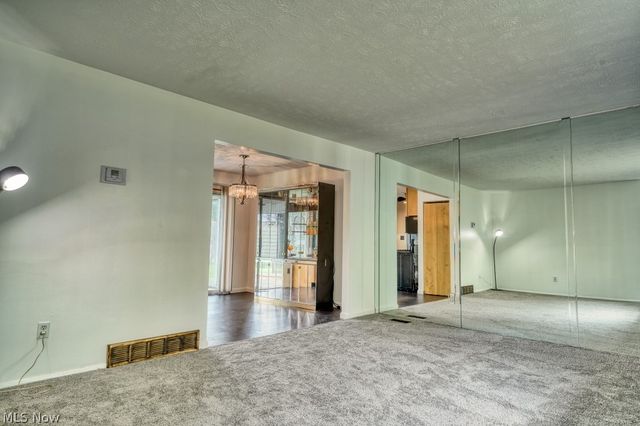 396 Skyview Road, Cleveland, OH 44109