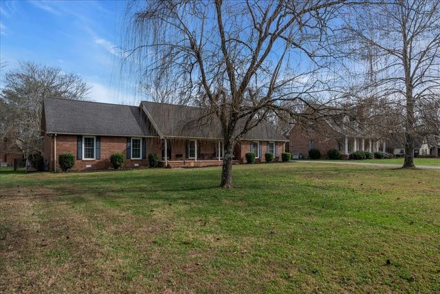 105 Safley Ct, Tullahoma, TN 37388
