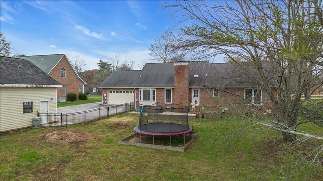 105 Safley Ct, Tullahoma, TN 37388
