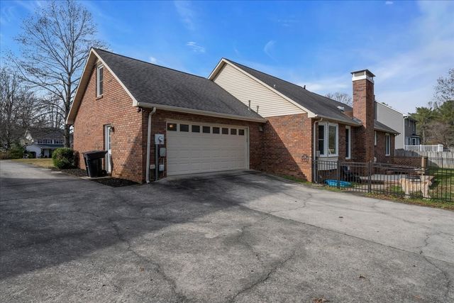 105 Safley Ct, Tullahoma, TN 37388