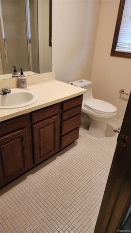 35312 Northmont Drive, Farmington, MI 48331