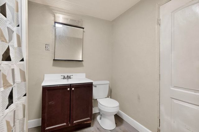 2909 Carlton Street NW, Albuquerque, NM 87107
