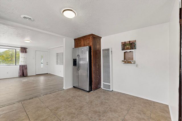 2909 Carlton Street NW, Albuquerque, NM 87107