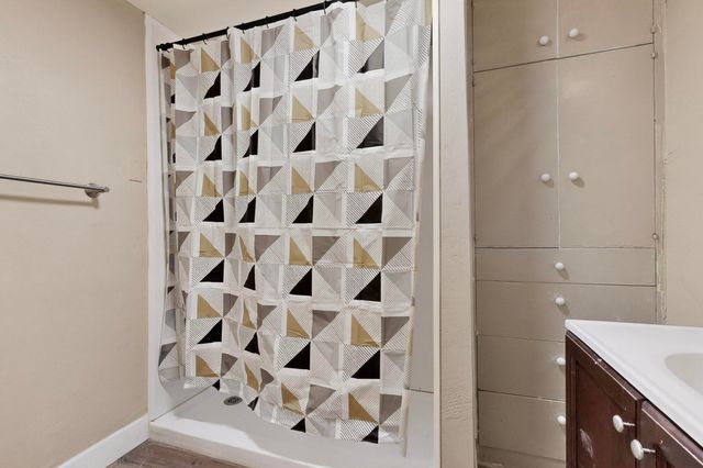 2909 Carlton Street NW, Albuquerque, NM 87107