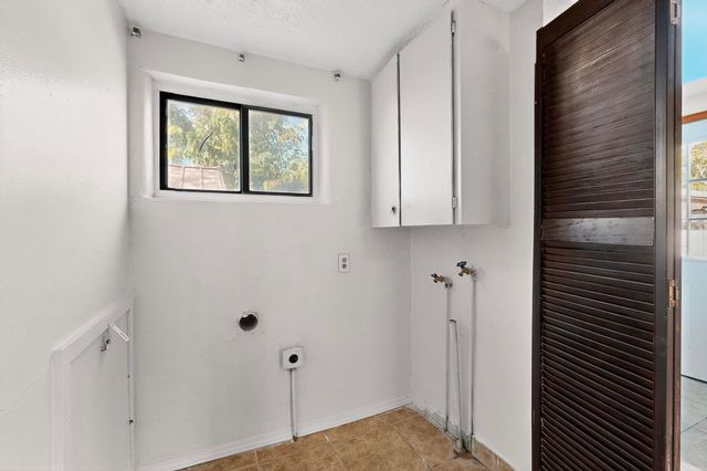 2909 Carlton Street NW, Albuquerque, NM 87107