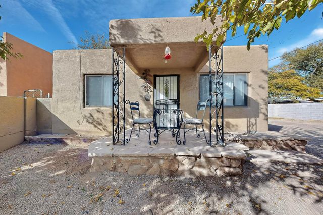 2909 Carlton Street NW, Albuquerque, NM 87107