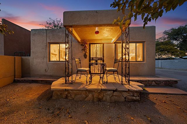 2909 Carlton Street NW, Albuquerque, NM 87107