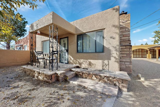 2909 Carlton Street NW, Albuquerque, NM 87107