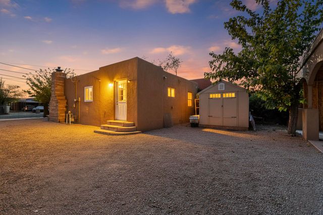 2909 Carlton Street NW, Albuquerque, NM 87107