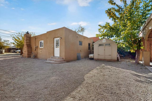 2909 Carlton Street NW, Albuquerque, NM 87107