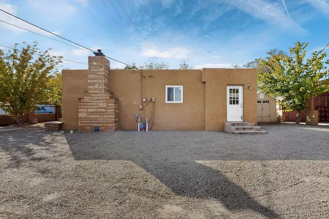 2909 Carlton Street NW, Albuquerque, NM 87107
