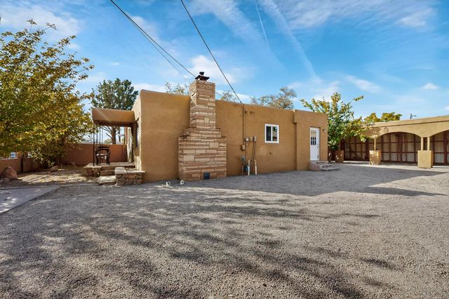 2909 Carlton Street NW, Albuquerque, NM 87107