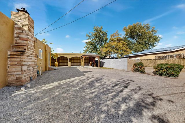 2909 Carlton Street NW, Albuquerque, NM 87107