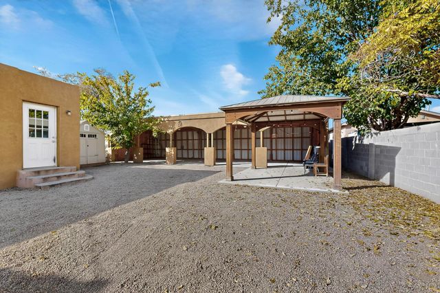 2909 Carlton Street NW, Albuquerque, NM 87107