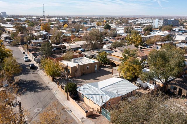 2909 Carlton Street NW, Albuquerque, NM 87107