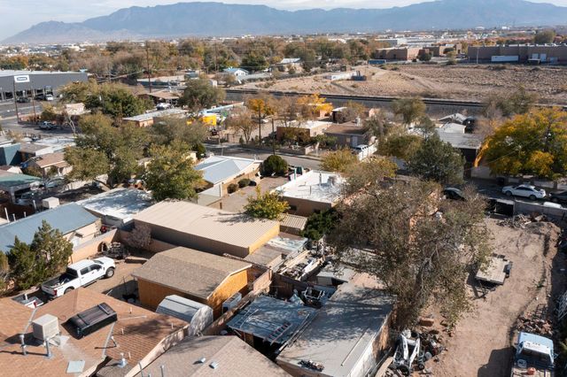 2909 Carlton Street NW, Albuquerque, NM 87107