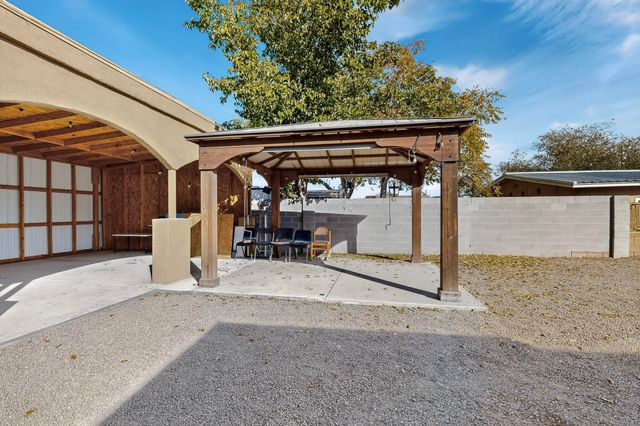 2909 Carlton Street NW, Albuquerque, NM 87107