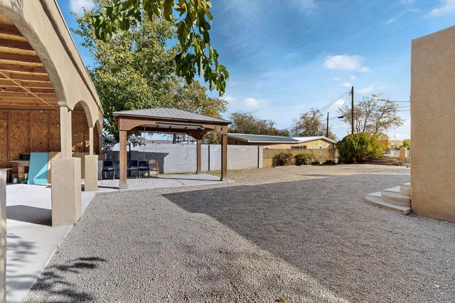 2909 Carlton Street NW, Albuquerque, NM 87107