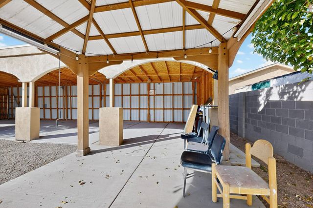 2909 Carlton Street NW, Albuquerque, NM 87107